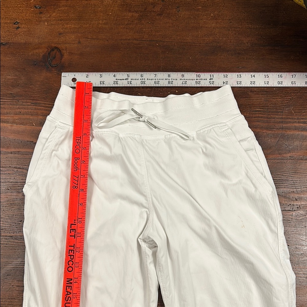 Lululemon joggers women’s  size 4 White joggers capris Sweatpants for Casual - Picture 7 of 12